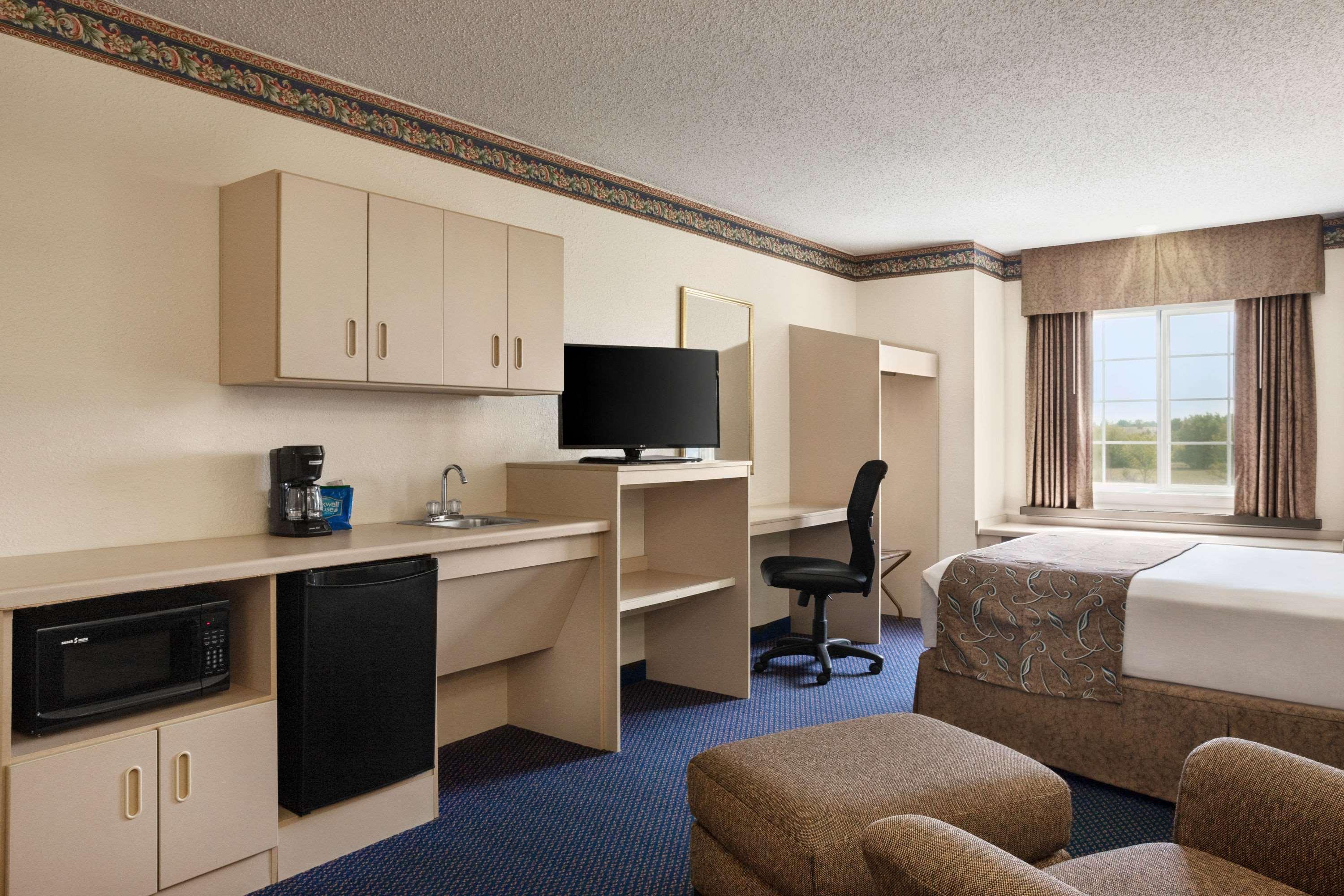 Travelodge By Wyndham Fort Scott Exteriör bild