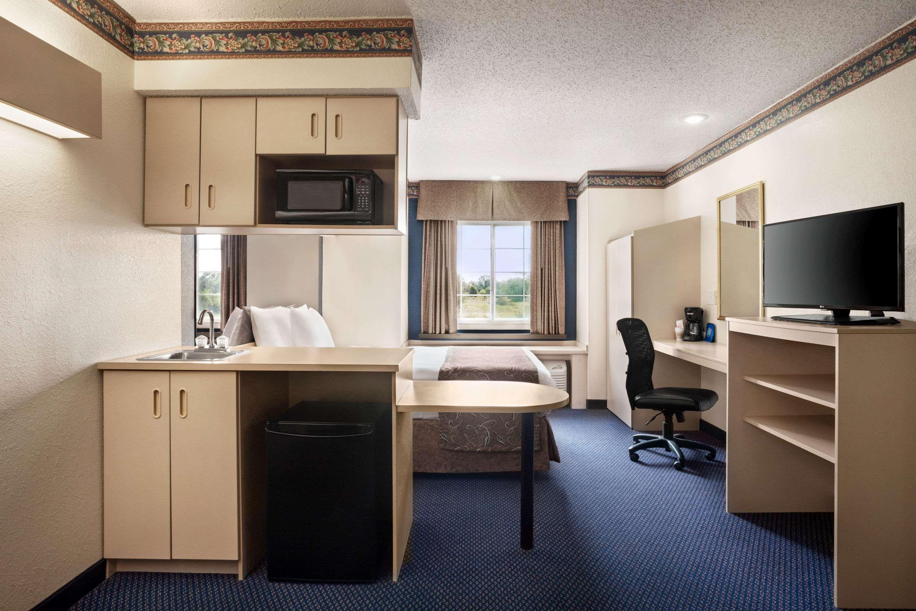 Travelodge By Wyndham Fort Scott Exteriör bild