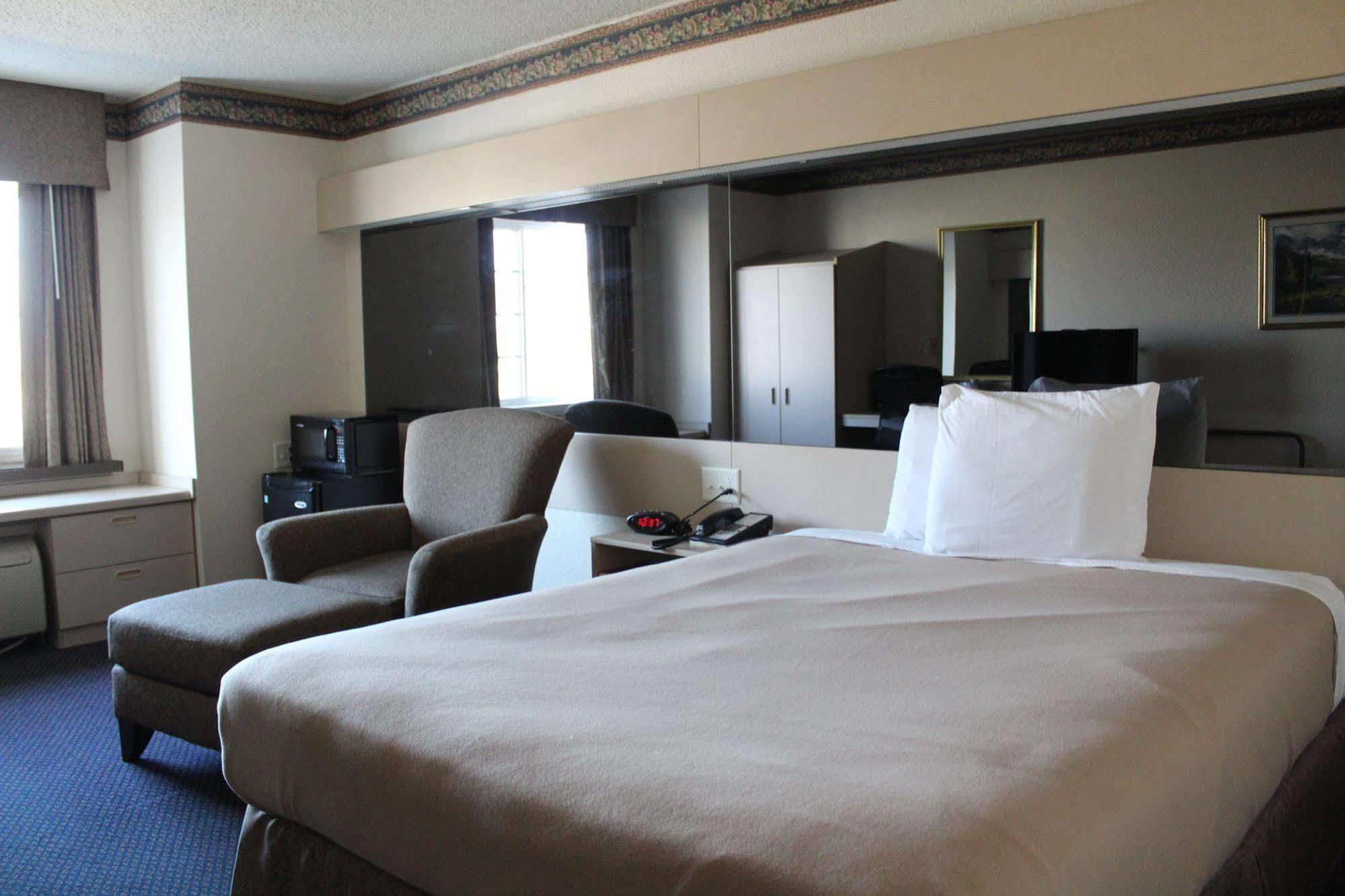 Travelodge By Wyndham Fort Scott Exteriör bild