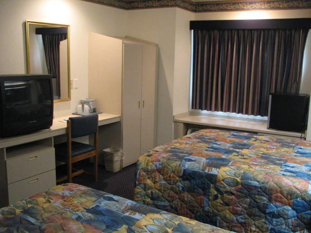 Travelodge By Wyndham Fort Scott Exteriör bild
