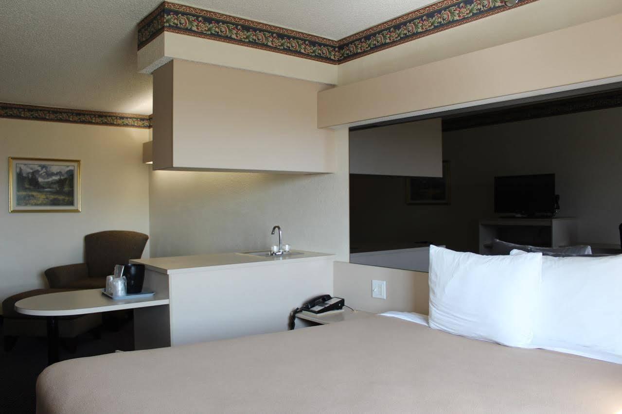 Travelodge By Wyndham Fort Scott Exteriör bild