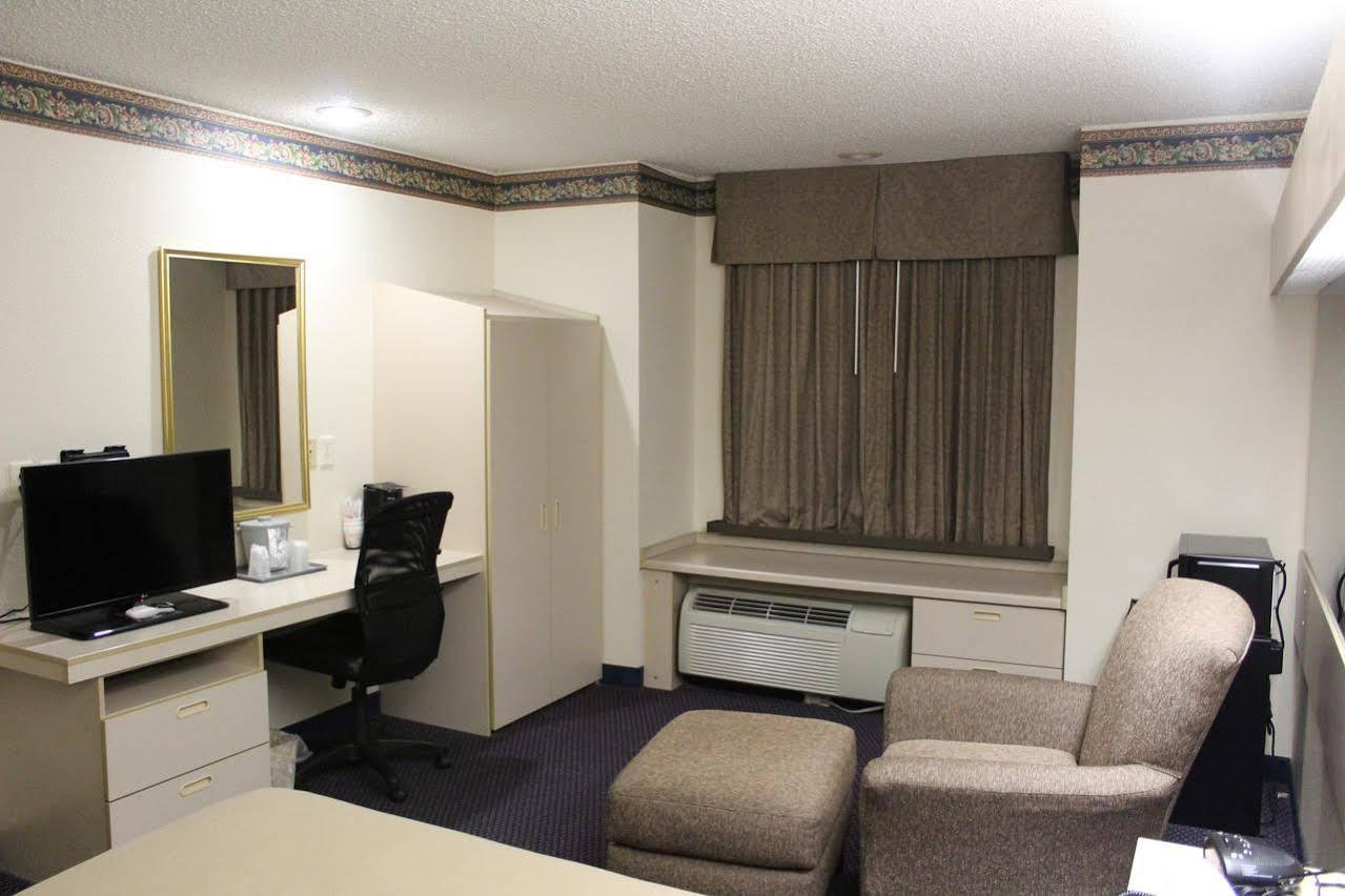 Travelodge By Wyndham Fort Scott Exteriör bild