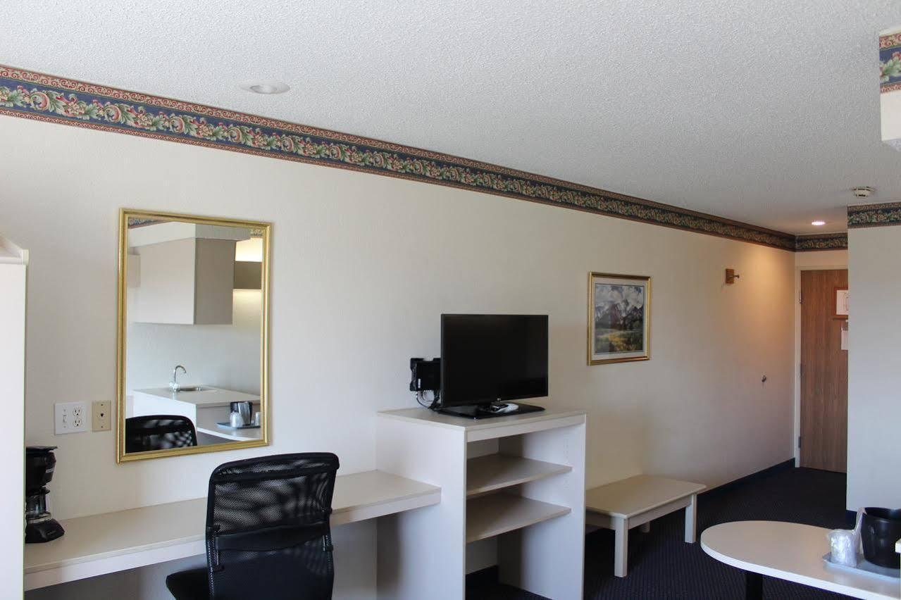 Travelodge By Wyndham Fort Scott Exteriör bild